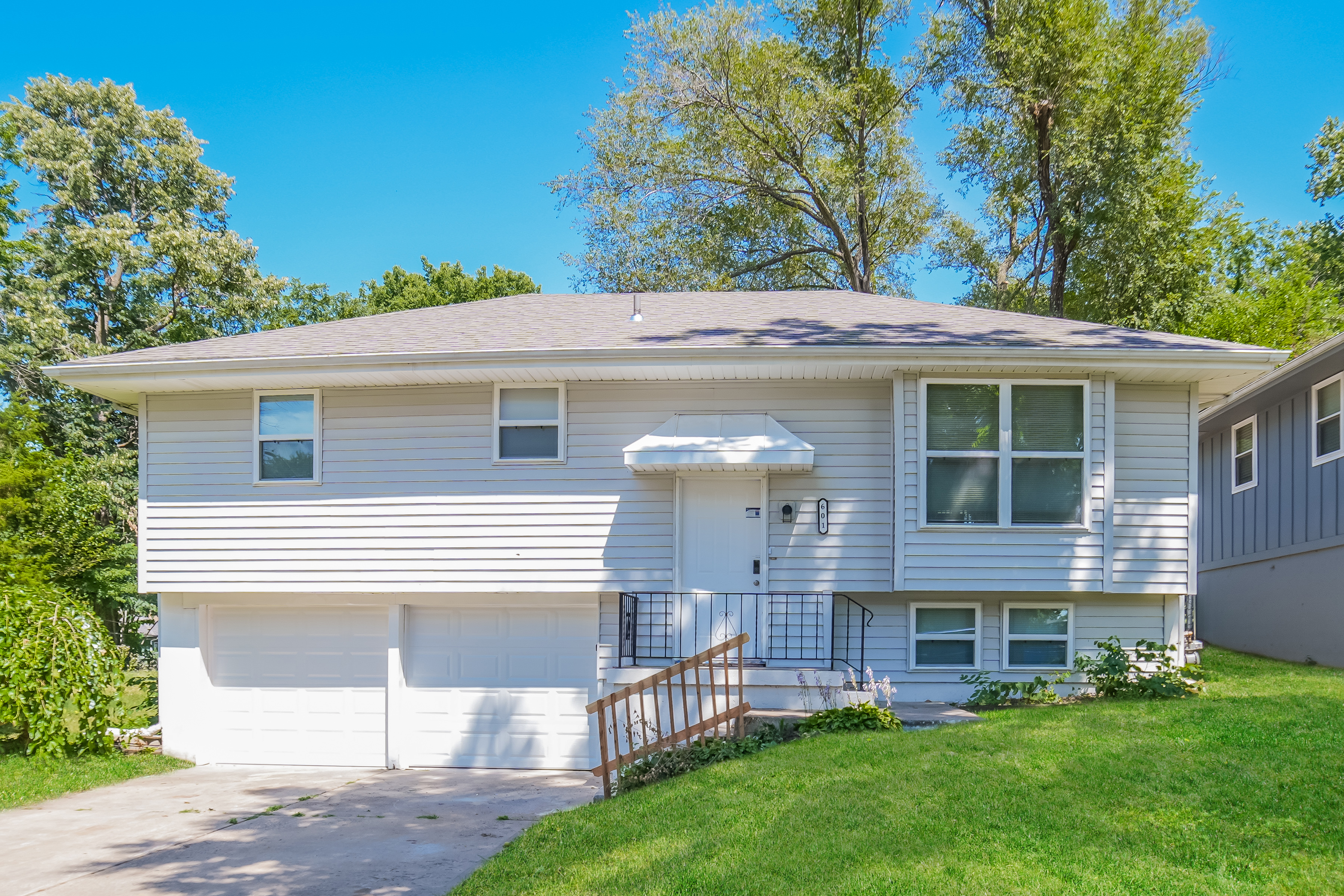 601 S CENTRAL ST BUCKNER, MO 64016